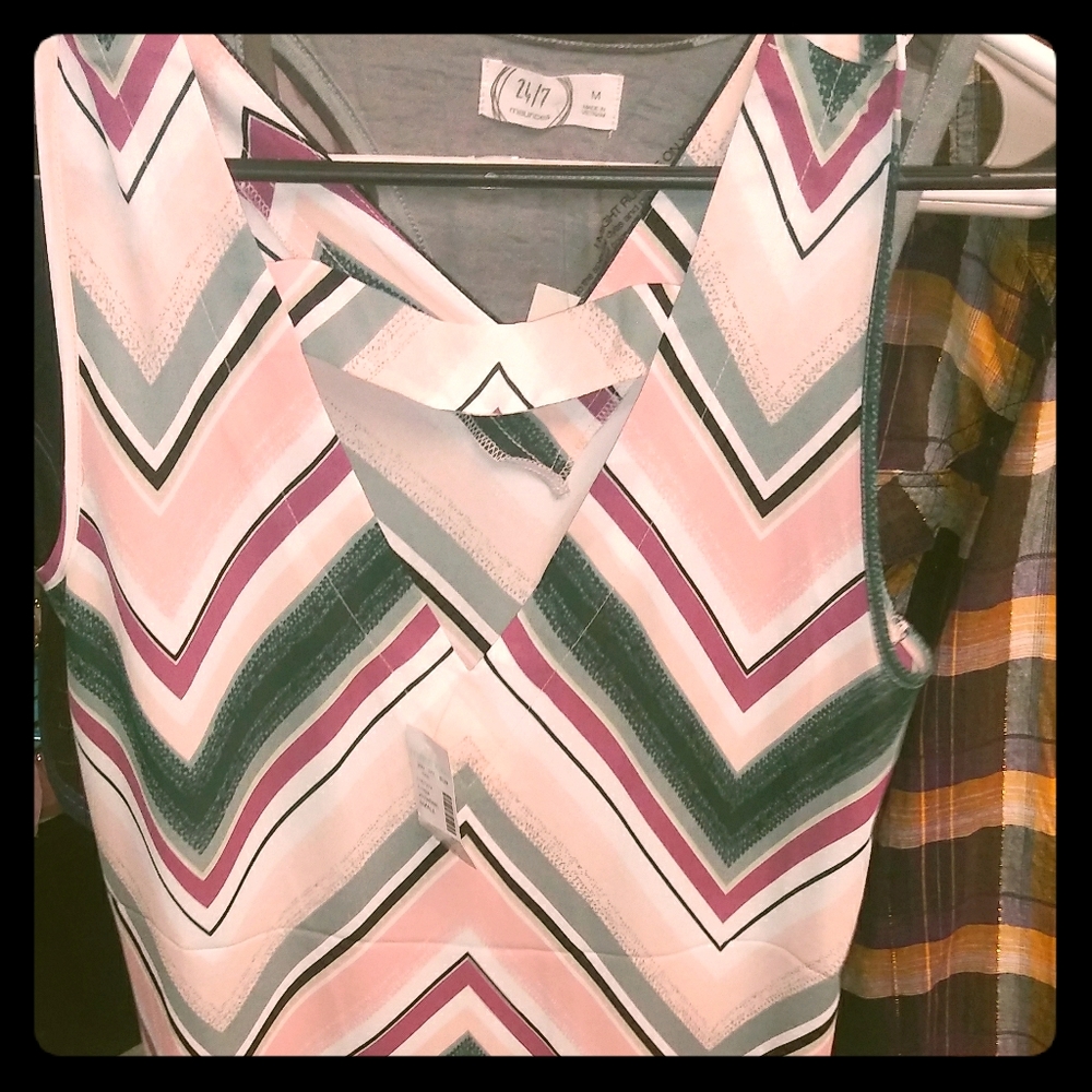 Maurices small tank.NWT